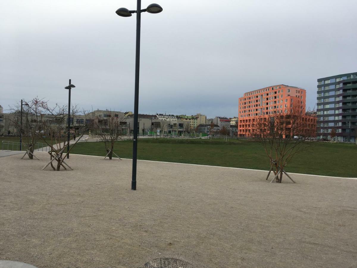 White Vintage Park View Apartment Wenen Buitenkant foto