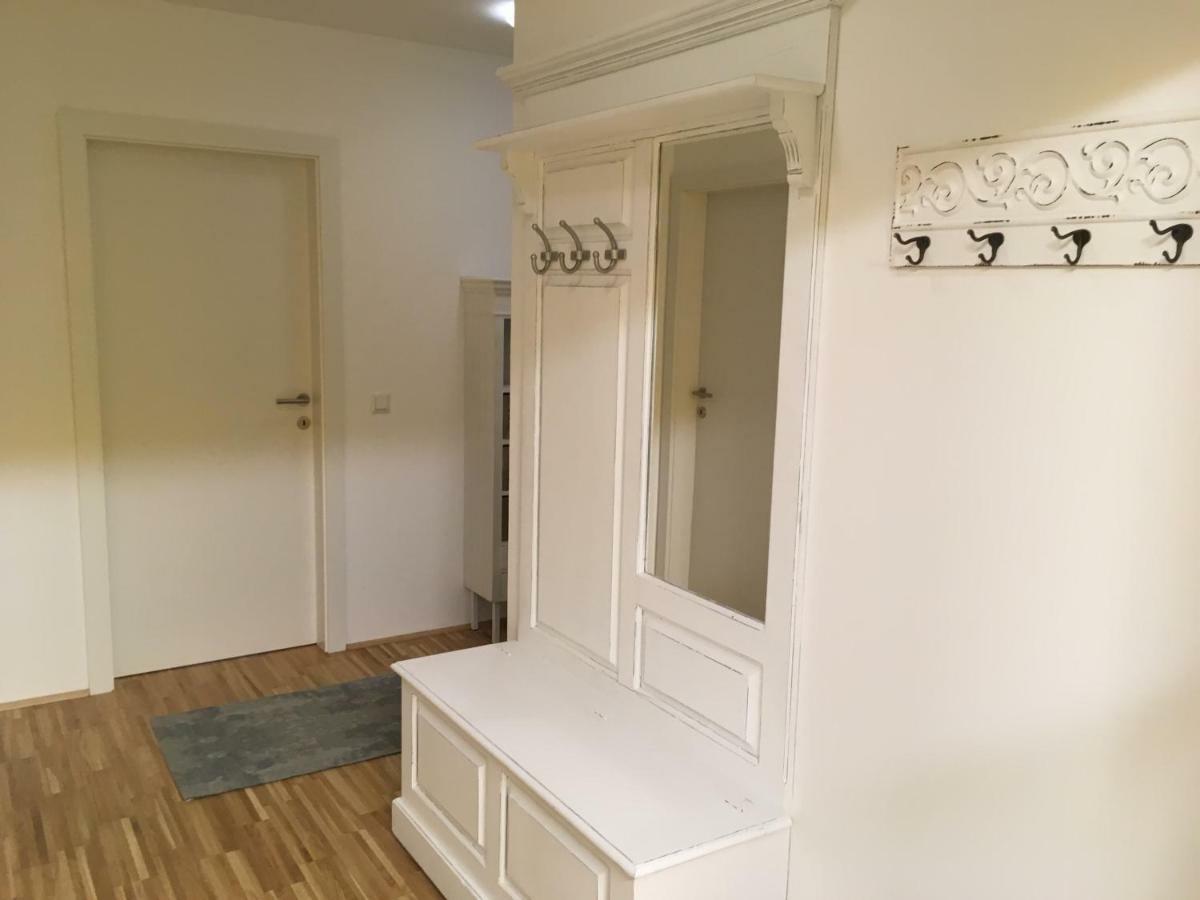 White Vintage Park View Apartment Wenen Buitenkant foto