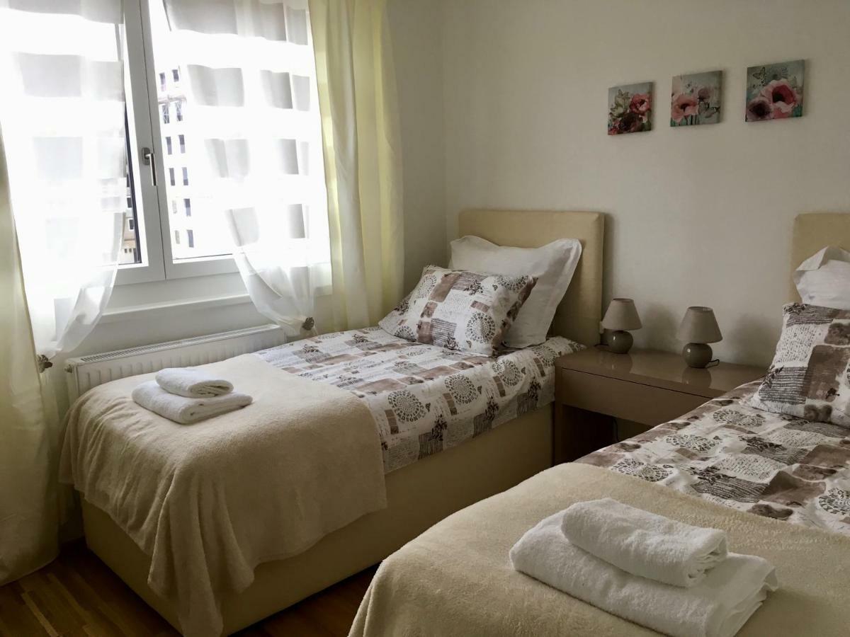 White Vintage Park View Apartment Wenen Buitenkant foto