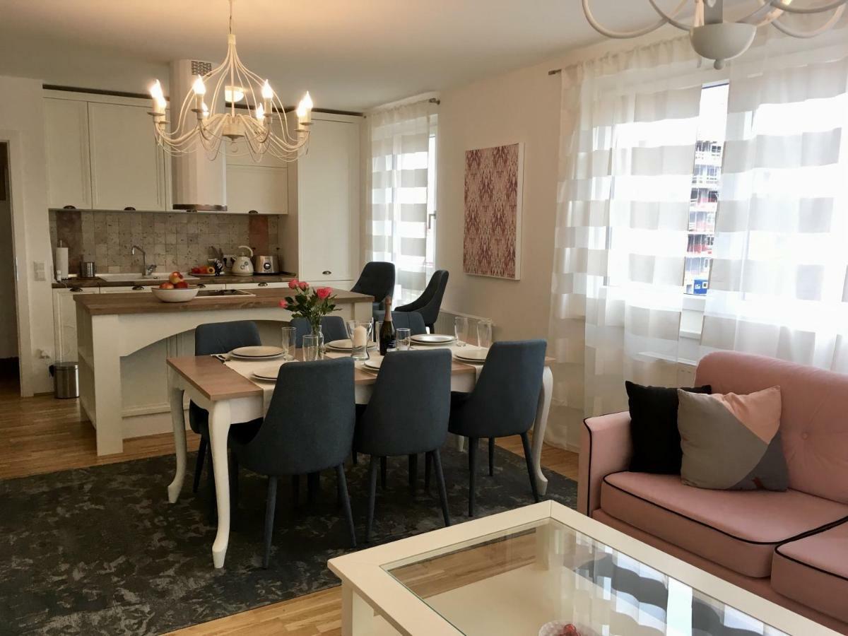 White Vintage Park View Apartment Wenen Buitenkant foto