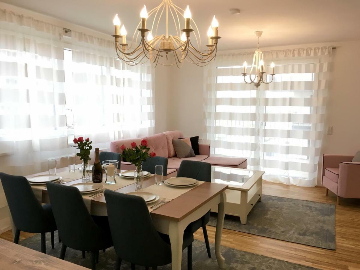 White Vintage Park View Apartment Wenen Buitenkant foto