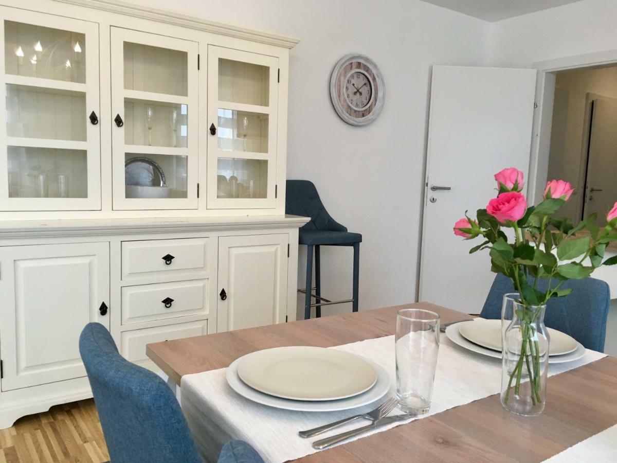 White Vintage Park View Apartment Wenen Buitenkant foto