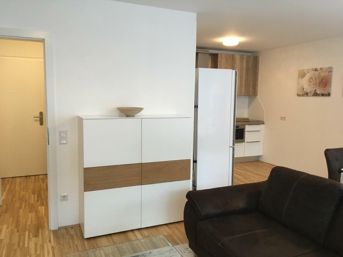 White Vintage Park View Apartment Wenen Buitenkant foto