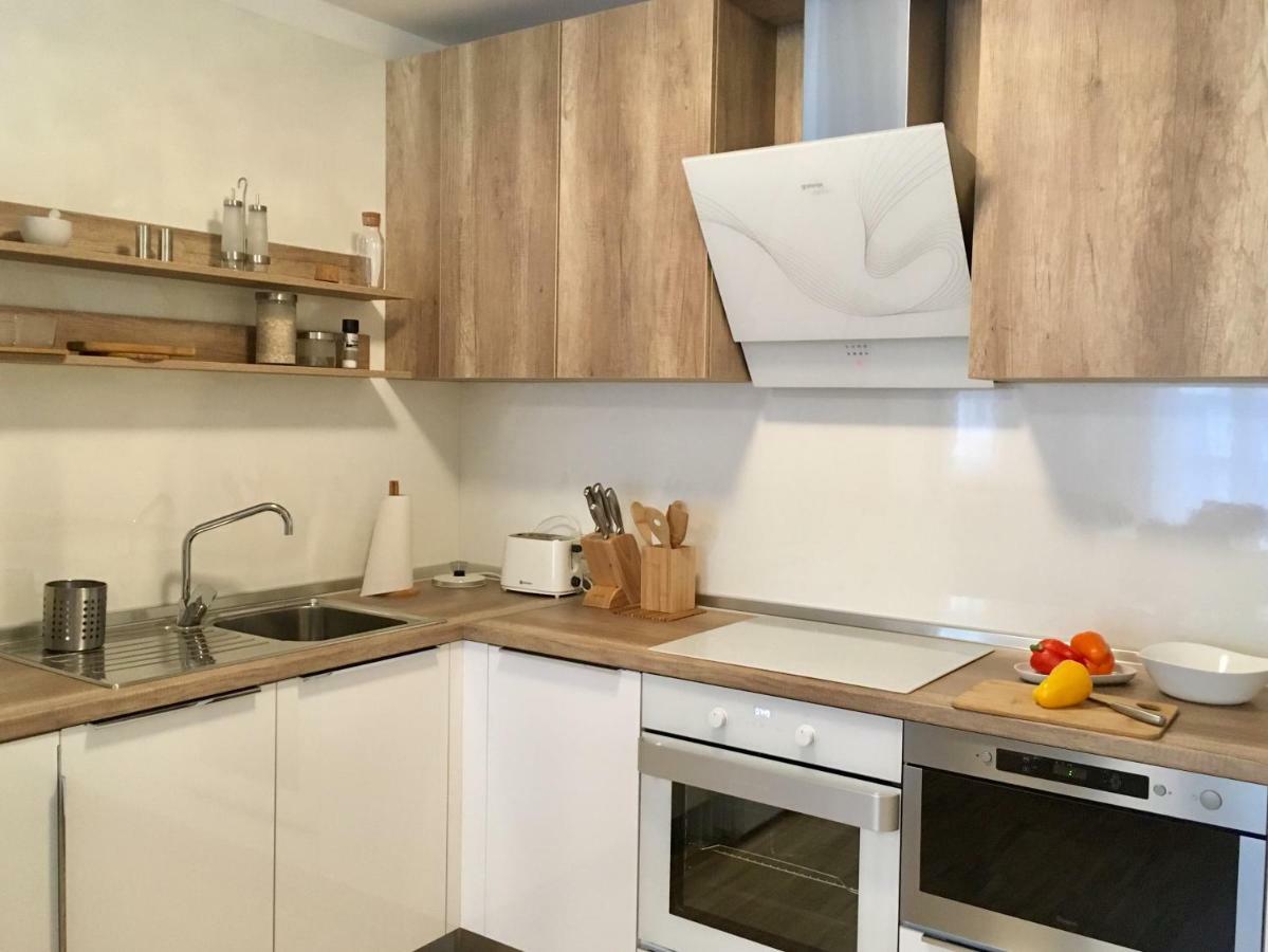 White Vintage Park View Apartment Wenen Buitenkant foto