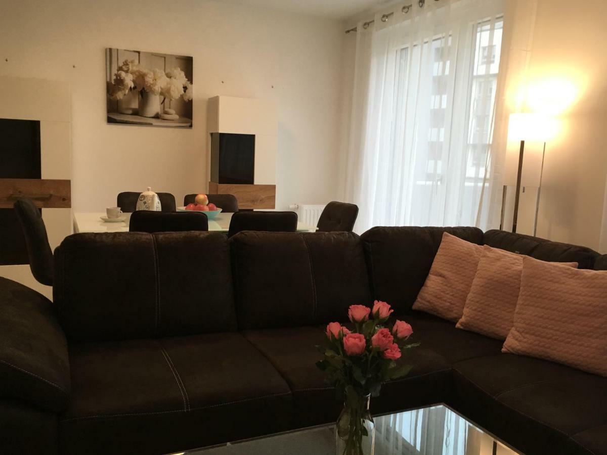 White Vintage Park View Apartment Wenen Buitenkant foto